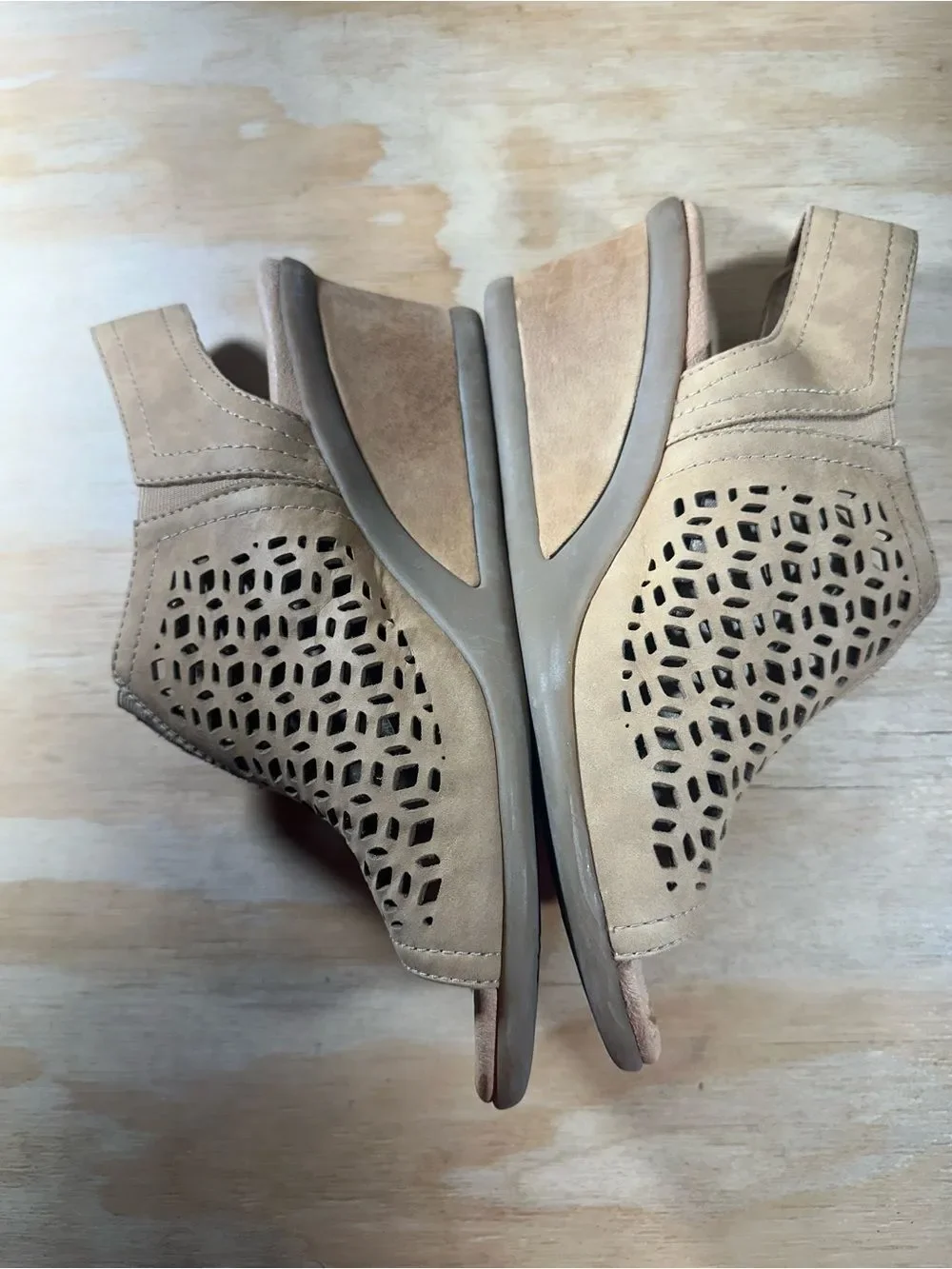 Earth Tan Wedge Sandals Women’s Size 9.5 Wide